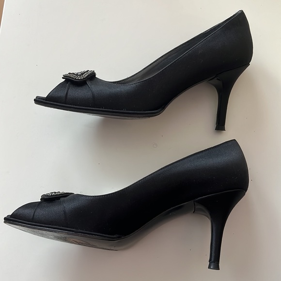 Stuart Weitzman black satin pumps with a diamond detailing - Picture 4 of 7